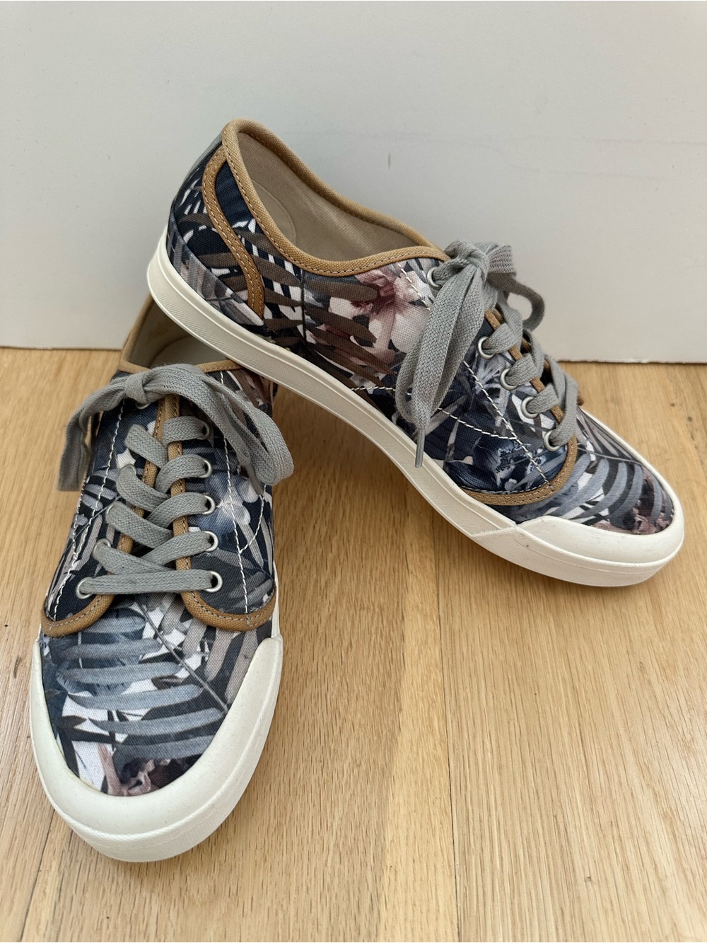 Sam Edelman - Men’s "Nate" Tropical Palm-Print Sneakers - Mens US 7M